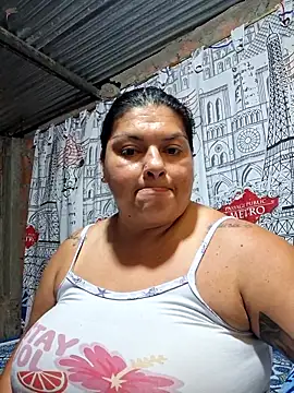 Snapshot of Juli_Powl chatting on June 2026 01:52:02 AM Juli Powl online show from June 2026 01:52:02 AM