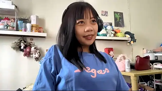 Snapshot of GloryKulikowski chatting on February 2026 01:37:01 AM GloryKulikowski online show from February 2026 01:37:01 AM