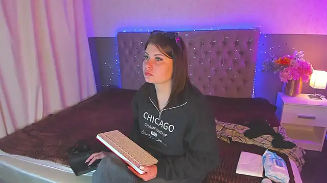 AmandaHoppe online show from March 2026 04:57:02 AM