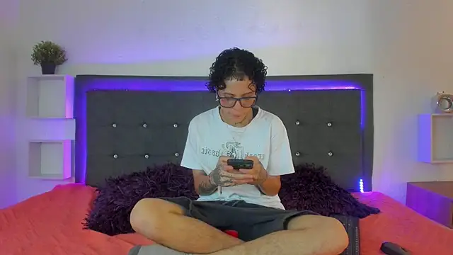 Snapshot of Ale_cuzz chatting on March 2026 03:30:01 PM Ale cuzz online show from March 2026 03:30:01 PM