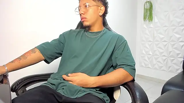 Snapshot of MaxSeduce23 chatting on February 2026 01:07:02 PM MaxSeduce23 online show from February 2026 01:07:02 PM