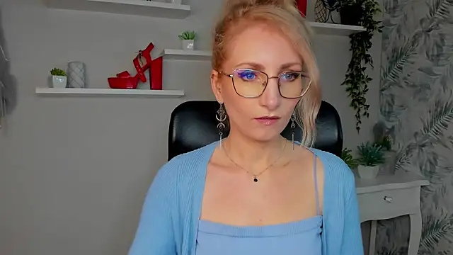 CinderellaMoon online show from March 2026 06:28:02 AM