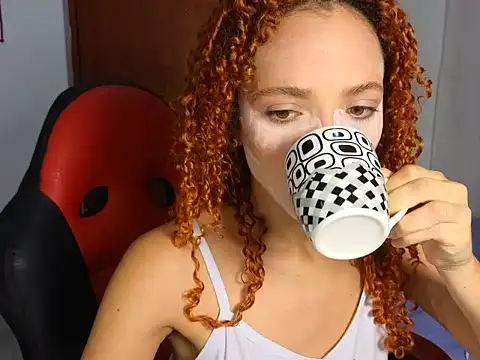 Snapshot of CandyyMonroe chatting on February 2026 12:05:02 PM CandyyMonroe online show from February 2026 12:05:02 PM