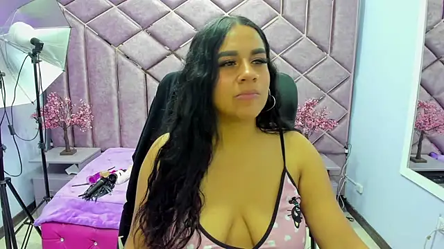 Scarlett Moom online show from June 2026 02:25:01 AM