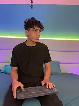 abrilandjulian online show from March 2026 11:47:02 AM