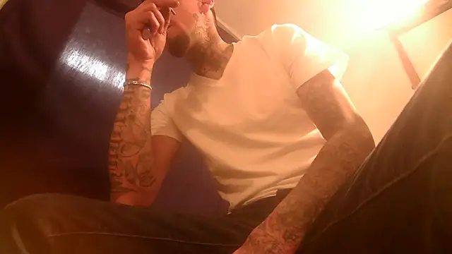 likeemilk online show from April 2026 07:00:01 PM