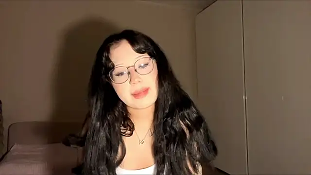 Snapshot of KateGlowee chatting on February 2026 03:02:01 PM KateGlowee online show from February 2026 03:02:01 PM