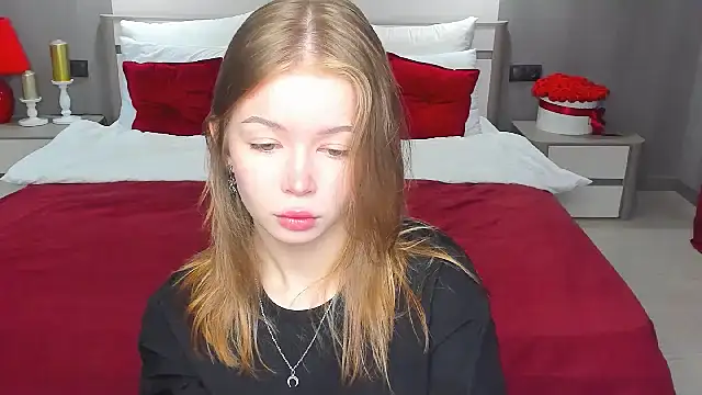 Snapshot of Violetta__Dreams chatting on May 2026 04:18:02 AM Violetta Dreams online show from May 2026 04:18:02 AM