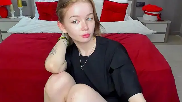 Snapshot of Violetta__Dreams chatting on May 2026 04:23:02 PM Violetta Dreams online show from May 2026 04:23:02 PM
