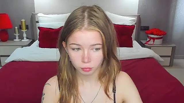 Snapshot of Violetta__Dreams chatting on June 2026 04:13:01 AM Violetta Dreams online show from June 2026 04:13:01 AM