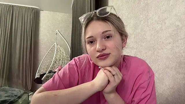 Linaceleste online show from February 2026 02:03:02 PM