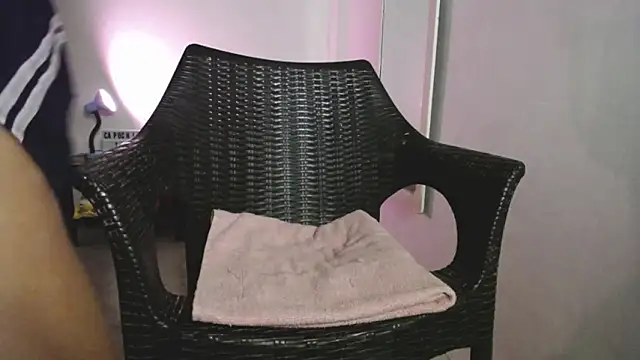 Snapshot of Luuu19 chatting on February 2026 07:51:01 AM Luuu19 online show from February 2026 07:51:01 AM