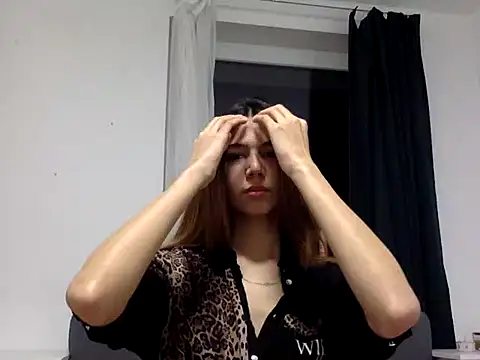 Snapshot of KiraVixenSweet chatting on February 2026 07:33:02 PM KiraVixenSweet online show from February 2026 07:33:02 PM