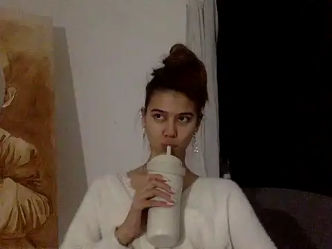 Snapshot of KiraVixenSweet chatting on March 2026 06:21:01 PM KiraVixenSweet online show from March 2026 06:21:01 PM