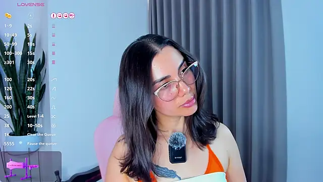 Snapshot of sara_ospina22 chatting on June 2026 08:30:02 PM sara ospina22 online show from June 2026 08:30:02 PM