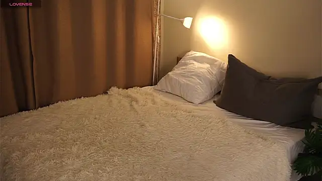 Snapshot of LuannStockbridge chatting on February 2026 05:00:01 PM LuannStockbridge online show from February 2026 05:00:01 PM