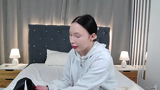 VikkyVonn online show from March 2026 10:43:02 AM