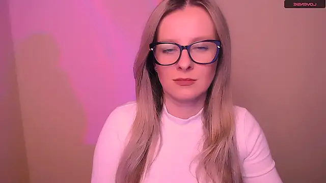 Snapshot of AnnePeach chatting on March 2026 06:10:01 PM AnnePeach online show from March 2026 06:10:01 PM