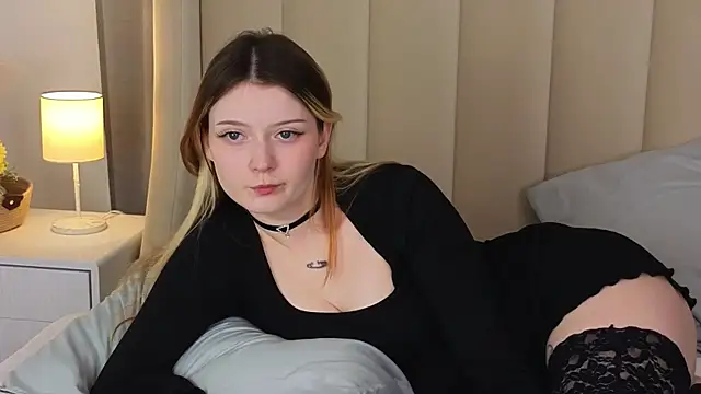 Snapshot of AlyssFrost chatting on July 2026 10:21:02 AM AlyssFrost online show from July 2026 10:21:02 AM