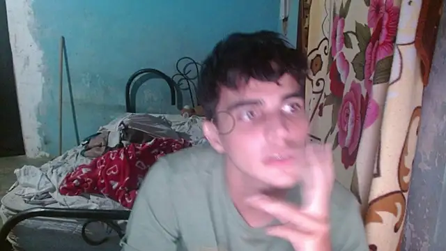 Snapshot of heiker__ chatting on June 2026 03:43:02 AM heiker online show from June 2026 03:43:02 AM