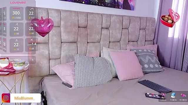 Snapshot of MiiaBlumm_ chatting on February 2026 01:11:01 PM MiiaBlumm online show from February 2026 01:11:01 PM