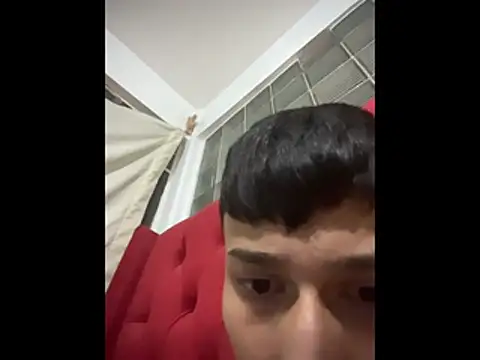 Snapshot of glopetitooo chatting on February 2026 10:33:02 AM glopetitooo online show from February 2026 10:33:02 AM