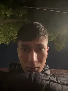 Snapshot of glopetitooo chatting on March 2026 02:03:01 AM glopetitooo online show from March 2026 02:03:01 AM