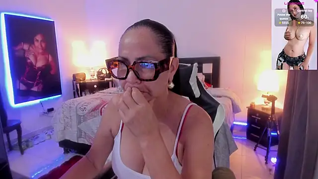 Snapshot of RubyStrome chatting on June 2026 08:08:01 AM RubyStrome online show from June 2026 08:08:01 AM