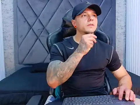 Snapshot of TYSONRICH1 chatting on February 2026 06:18:01 PM TYSONRICH1 online show from February 2026 06:18:01 PM