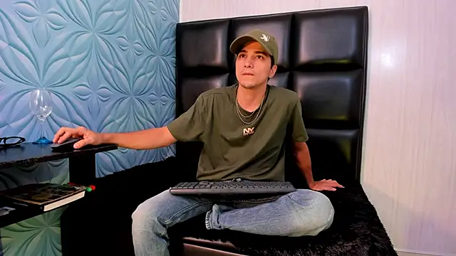 Snapshot of bad_boy_cum_ chatting on February 2026 04:13:01 AM bad boy cum online show from February 2026 04:13:01 AM