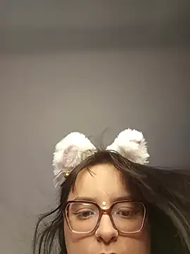 daphneev online show from June 2026 10:20:01 PM
