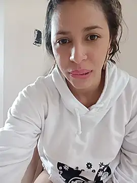 Snapshot of kiki_milu chatting on May 2026 01:18:02 PM kiki milu online show from May 2026 01:18:02 PM