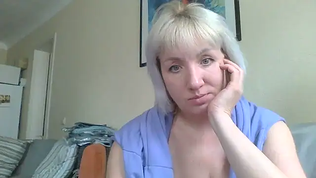 Snapshot of Alena1107 chatting on February 2026 01:51:01 PM Alena1107 online show from February 2026 01:51:01 PM