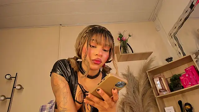 Tylla   online show from April 2026 04:57:01 AM