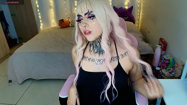 maliciaXpoison online show from April 2026 11:42:02 PM