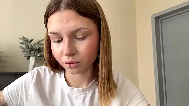 Snapshot of PledHoly chatting on February 2026 10:56:01 AM PledHoly online show from February 2026 10:56:01 AM