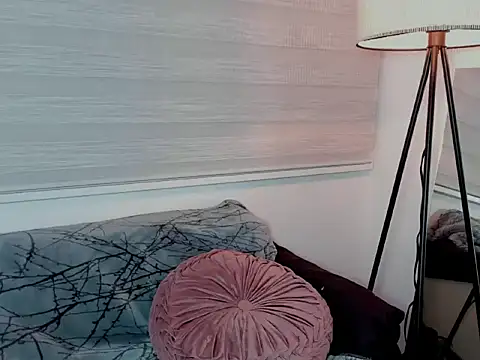 yourlollypetite online show from February 2026 04:52:01 AM