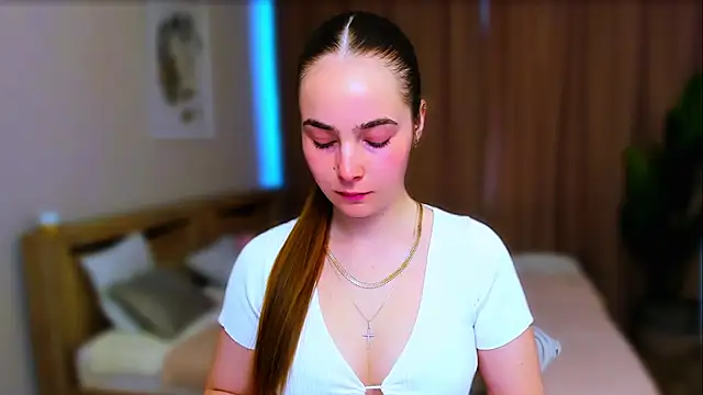 Snapshot of Maddy_Wood_ chatting on April 2026 11:18:02 AM Maddy Wood online show from April 2026 11:18:02 AM