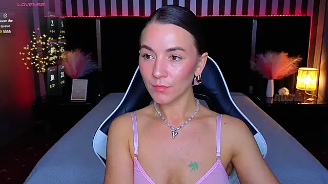 Snapshot of GracefulMichelle chatting on June 2026 07:14:02 PM GracefulMichelle online show from June 2026 07:14:02 PM