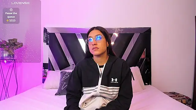 Mia Iron online show from April 2026 12:14:02 PM