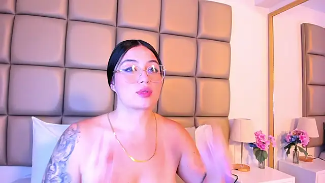 annybentleii online show from April 2026 11:00:02 AM