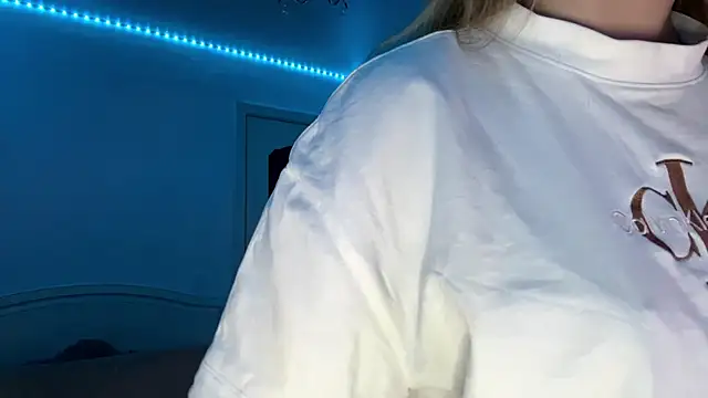 Stefifany online show from March 2026 02:12:01 PM