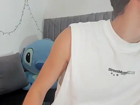 ryanlevi1 online show from June 2026 04:24:02 PM