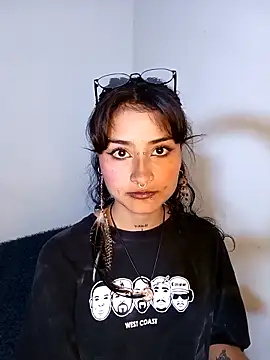 Lili  Clan online show from March 2026 06:14:01 PM