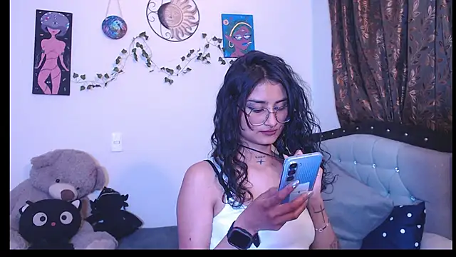 Snapshot of Lili__Clan chatting on June 2026 02:43:02 AM Lili Clan online show from June 2026 02:43:02 AM