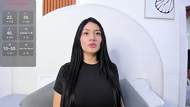 Snapshot of Violett_Rosse_ chatting on June 2026 04:13:01 PM Violett Rosse online show from June 2026 04:13:01 PM