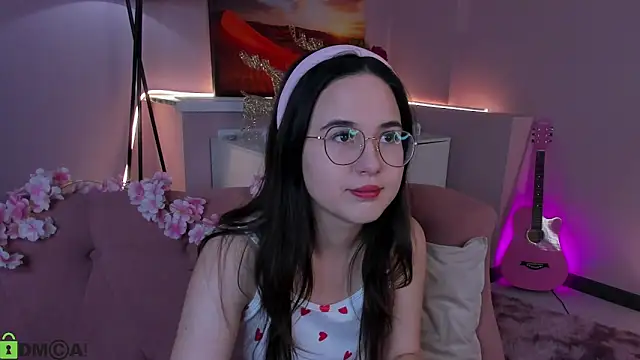 Snapshot of leylamirage chatting on February 2026 12:15:02 PM leylamirage online show from February 2026 12:15:02 PM