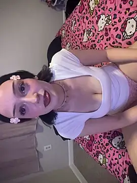 strwbrrymilk online show from February 2026 01:18:02 AM