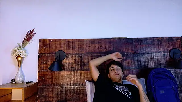 Esmeralda and Naim online show from March 2026 07:31:01 PM