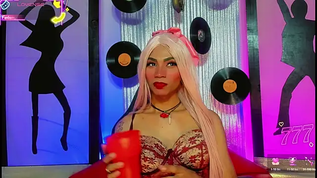Snapshot of suzume_Mendez chatting on June 2026 10:58:01 PM suzume Mendez online show from June 2026 10:58:01 PM